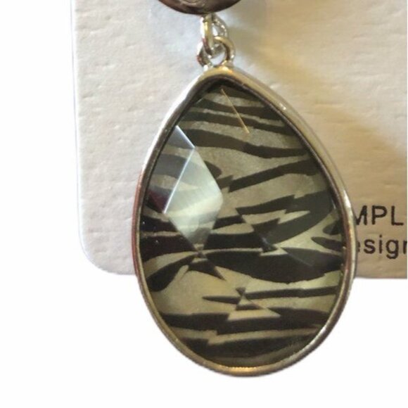 Meme Chic Zebra Pattern Drop‎ Earrings With Rhinestone Accents - Picture 2 of 6